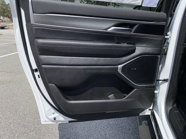 New 2025 Jeep Wagoneer L 4WD w/ Premium Group I image 22