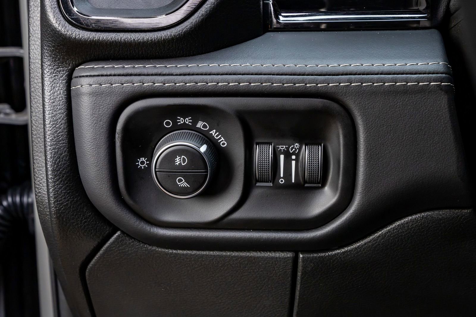 Used 2025 RAM 3500 Limited AWD/4WD image 22