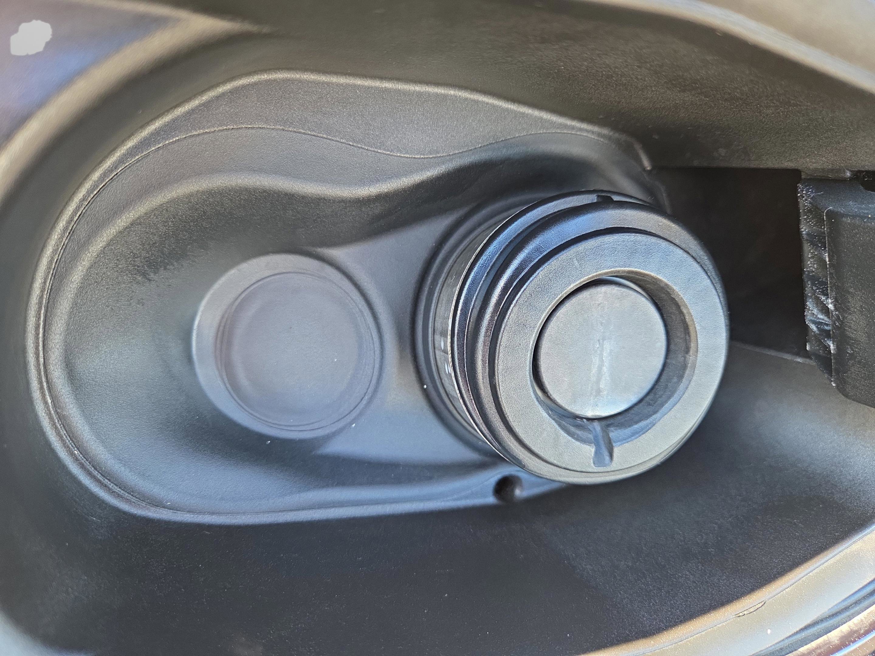 Used 2025 Volvo XC40 B5 Plus image 31