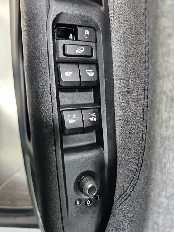 Used 2024 Jeep Compass Latitude AWD/4WD image 26