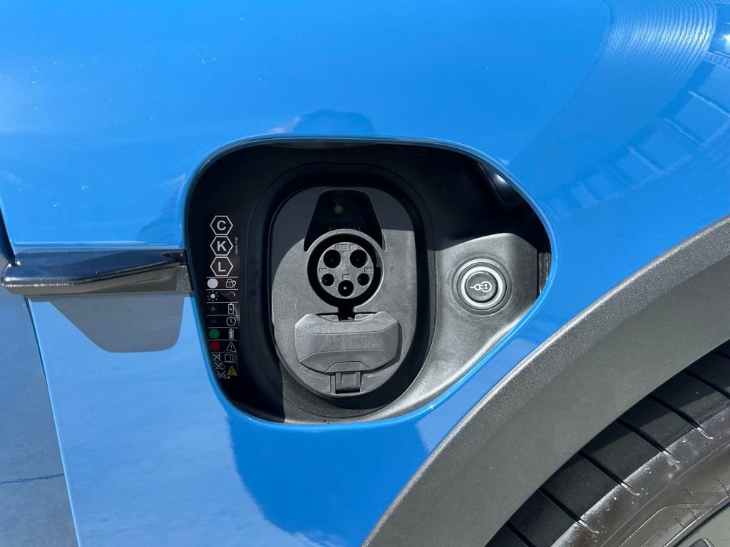 Certified 2025 Porsche Taycan 4S image 44