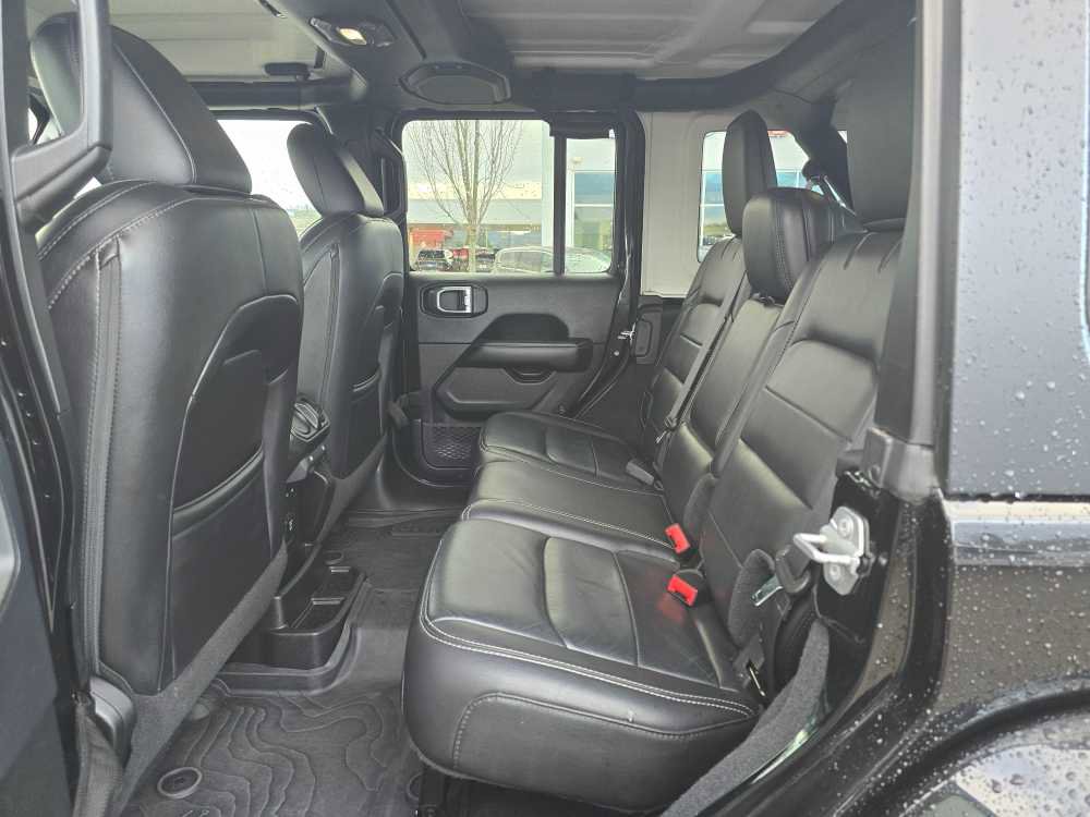 Used 2018 Jeep Wrangler Unlimited Sahara image 16