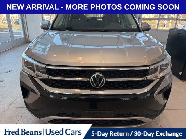 Used 2022 Volkswagen Taos SEL image 2