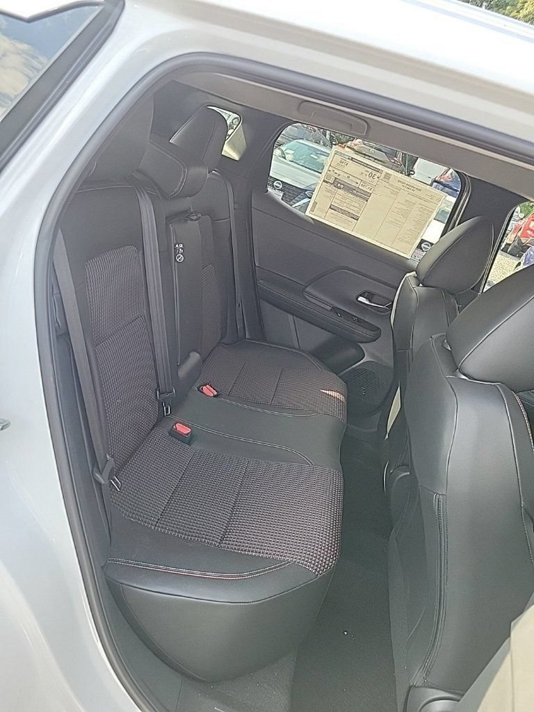 Certified 2025 Nissan Kicks SR FWD image 19