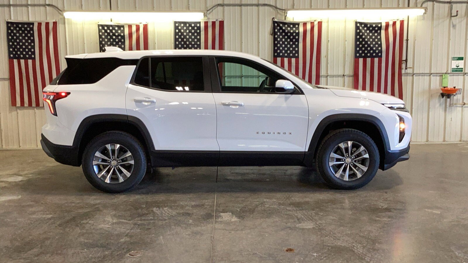 New 2026 Chevrolet Equinox LT AWD/4WD image 17