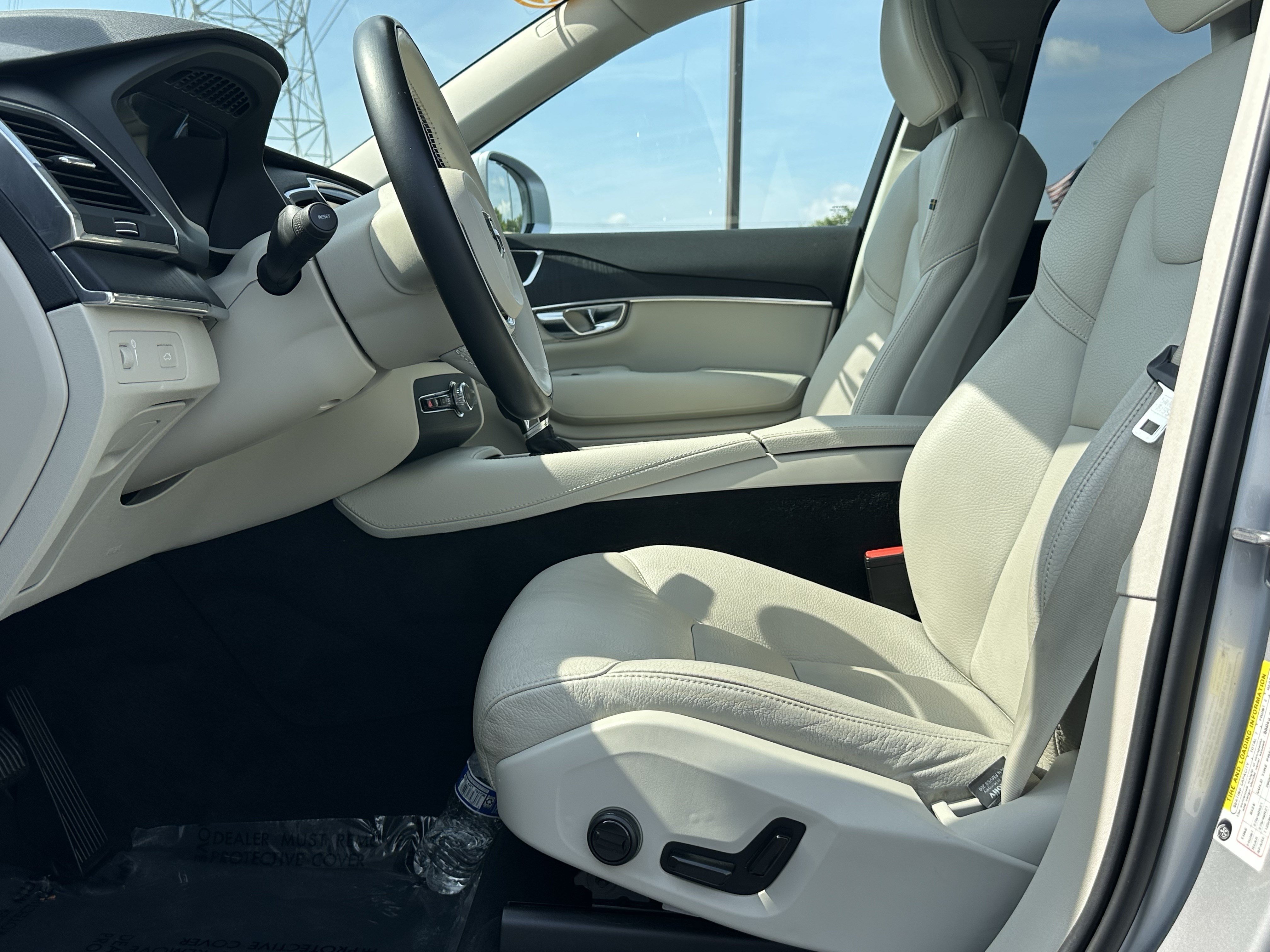 Used 2020 Volvo XC90 T6 Momentum AWD/4WD image 9