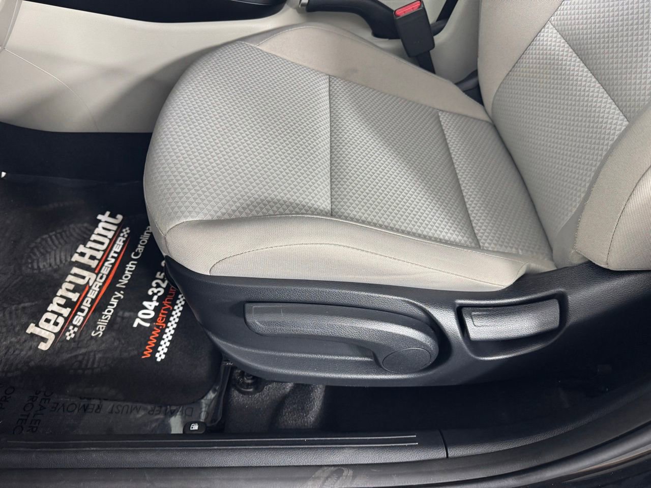 Used 2025 Kia Soul LX w/ LX Technology Package FWD image 19