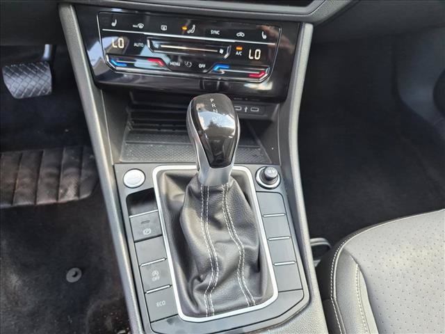 Used 2025 Volkswagen Jetta SE FWD image 12