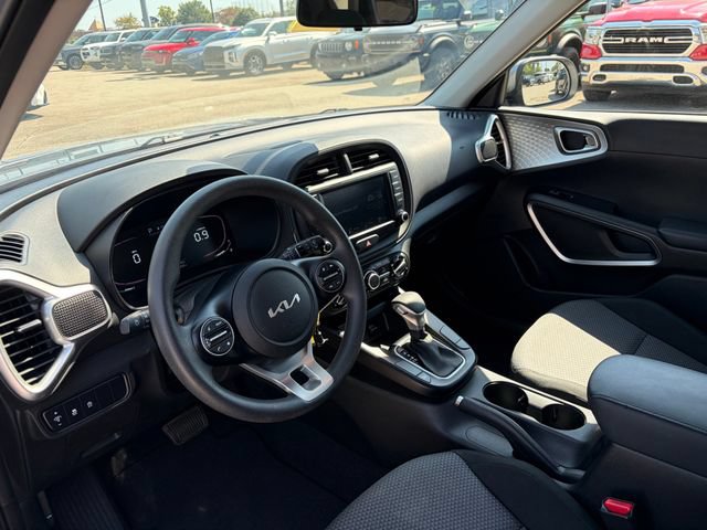 Certified 2023 Kia Soul LX w/ LX Technology Package FWD image 2
