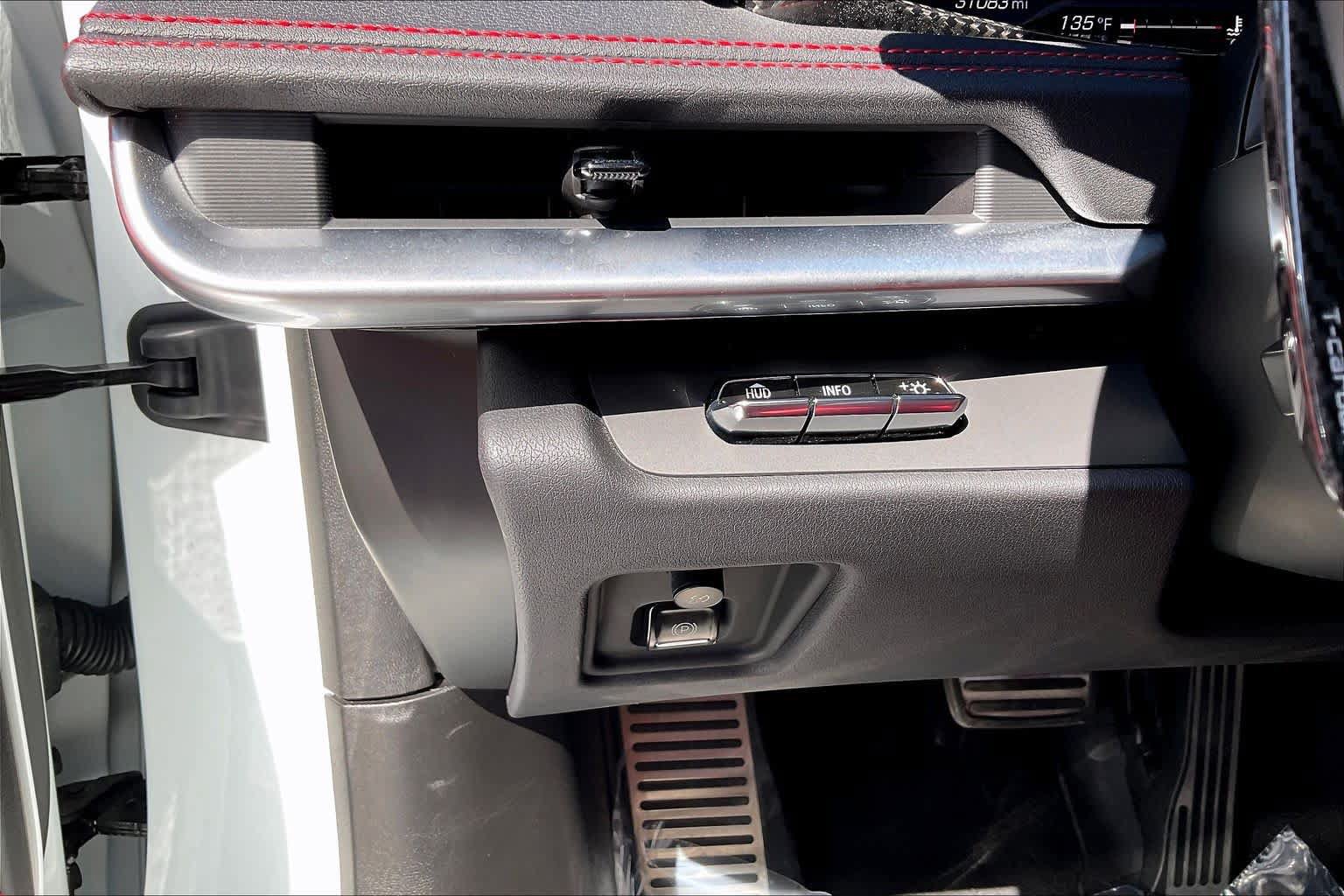 Certified 2021 Chevrolet Corvette Stingray Preferred Cpe w/ Engine Appearance Package RWD image 32