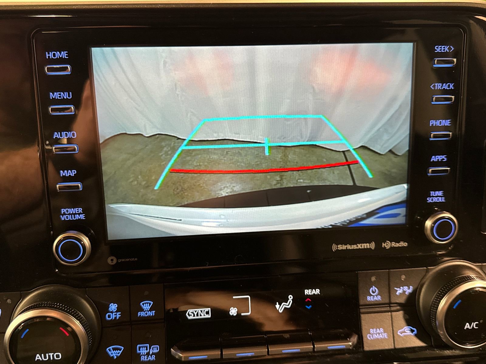 Used 2021 Toyota Highlander XLE AWD/4WD image 18