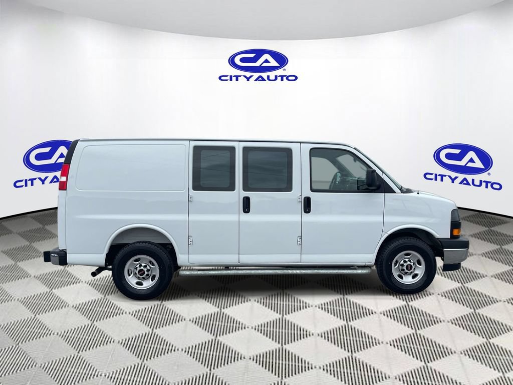 Used 2025 GMC Savana 2500 w/ Driver Convenience Package RWD image 2