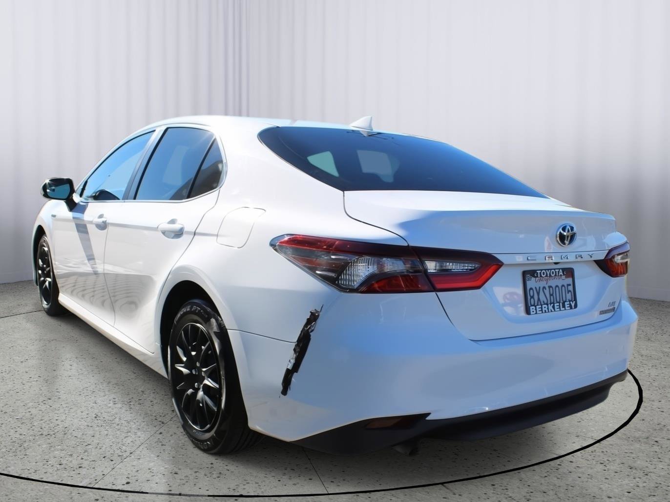 Used 2021 Toyota Camry LE image 6