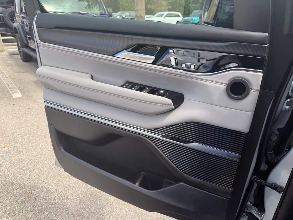 New 2026 Jeep Grand Wagoneer Summit AWD/4WD image 24