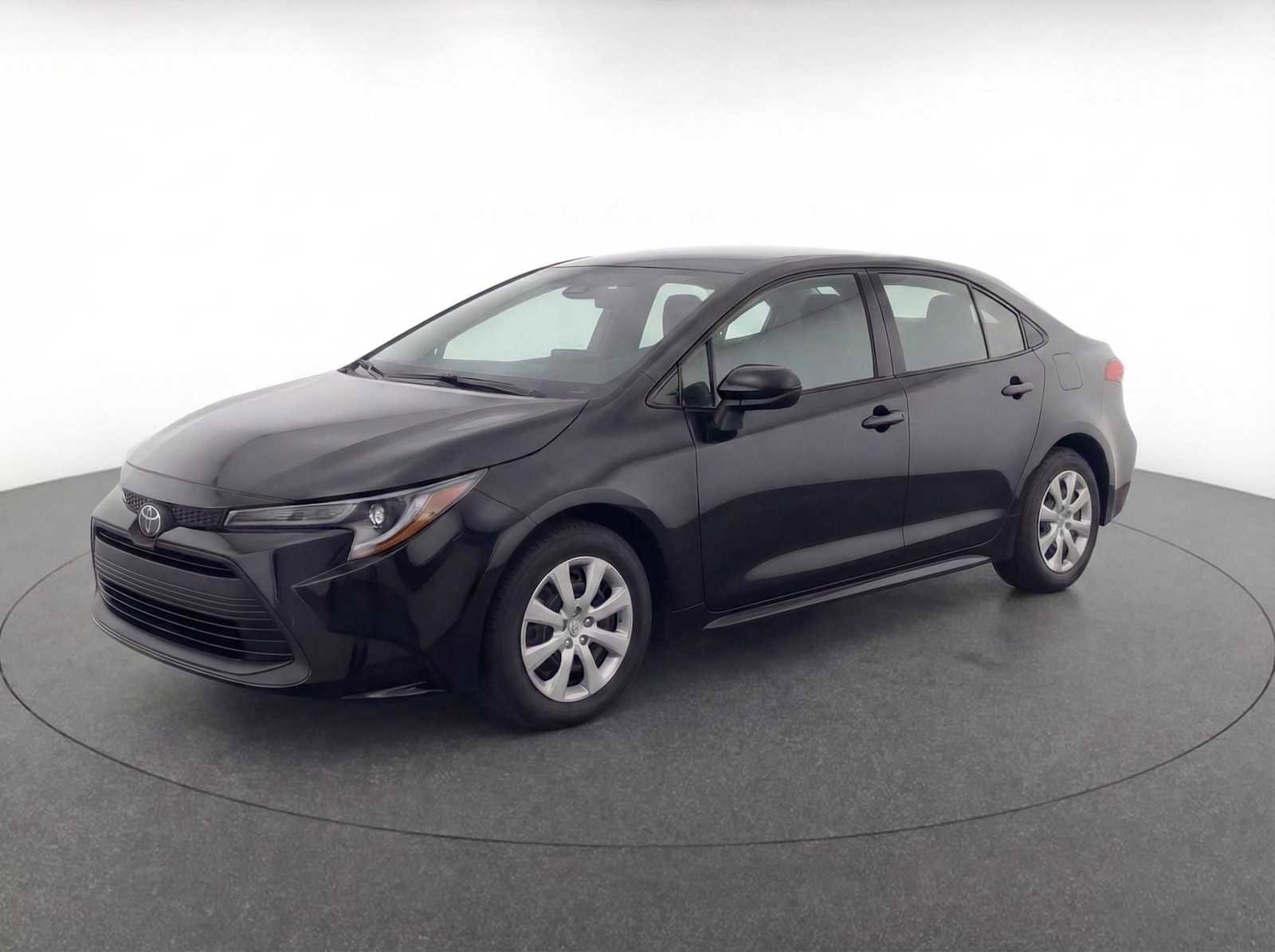 Used 2025 Toyota Corolla LE image 1