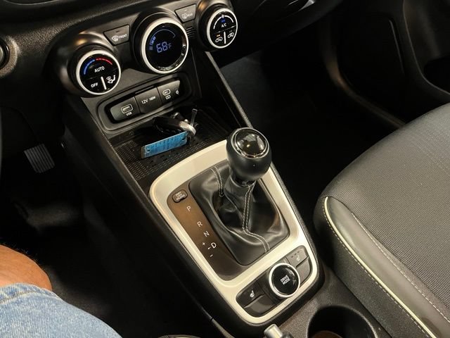 Used 2025 Hyundai Venue Limited FWD image 29