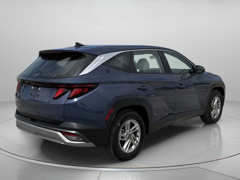 Used 2025 Hyundai Tucson SE FWD image 3