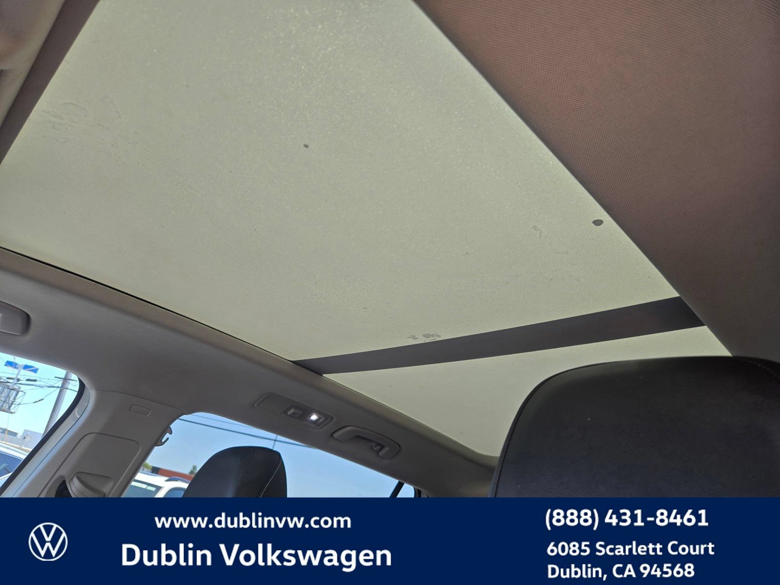 Certified 2023 Volkswagen Tiguan SE w/ Panoramic Sunroof Package FWD image 17