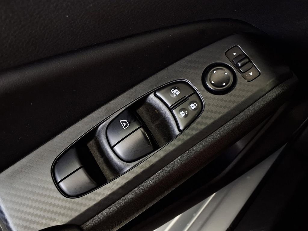 Used 2025 Nissan Altima 2.5 SV FWD image 25