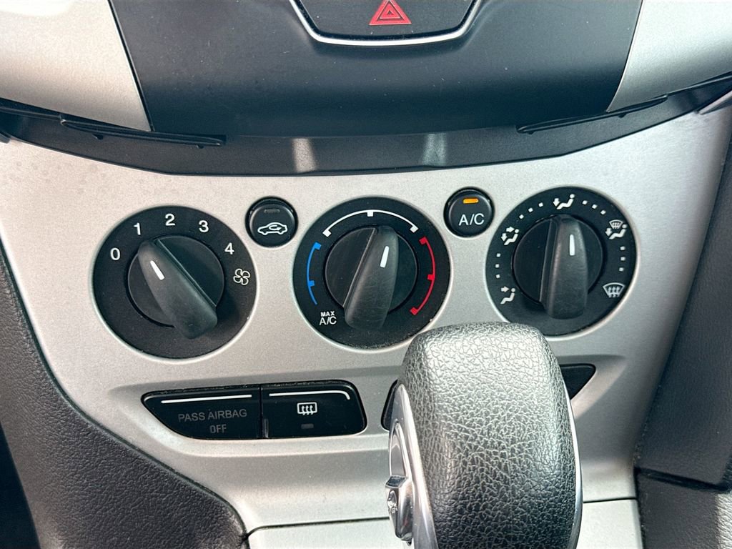 Used 2014 Ford Focus SE FWD image 14