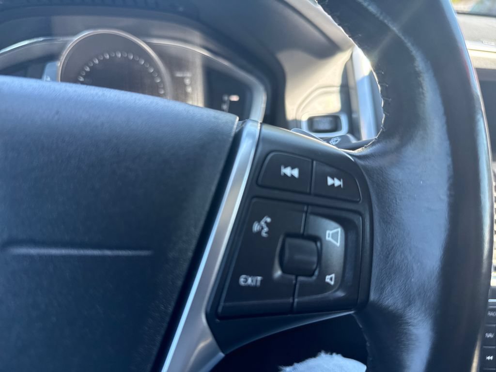 Used 2015 Volvo XC60 T6 w/ Proximity Package AWD/4WD image 27