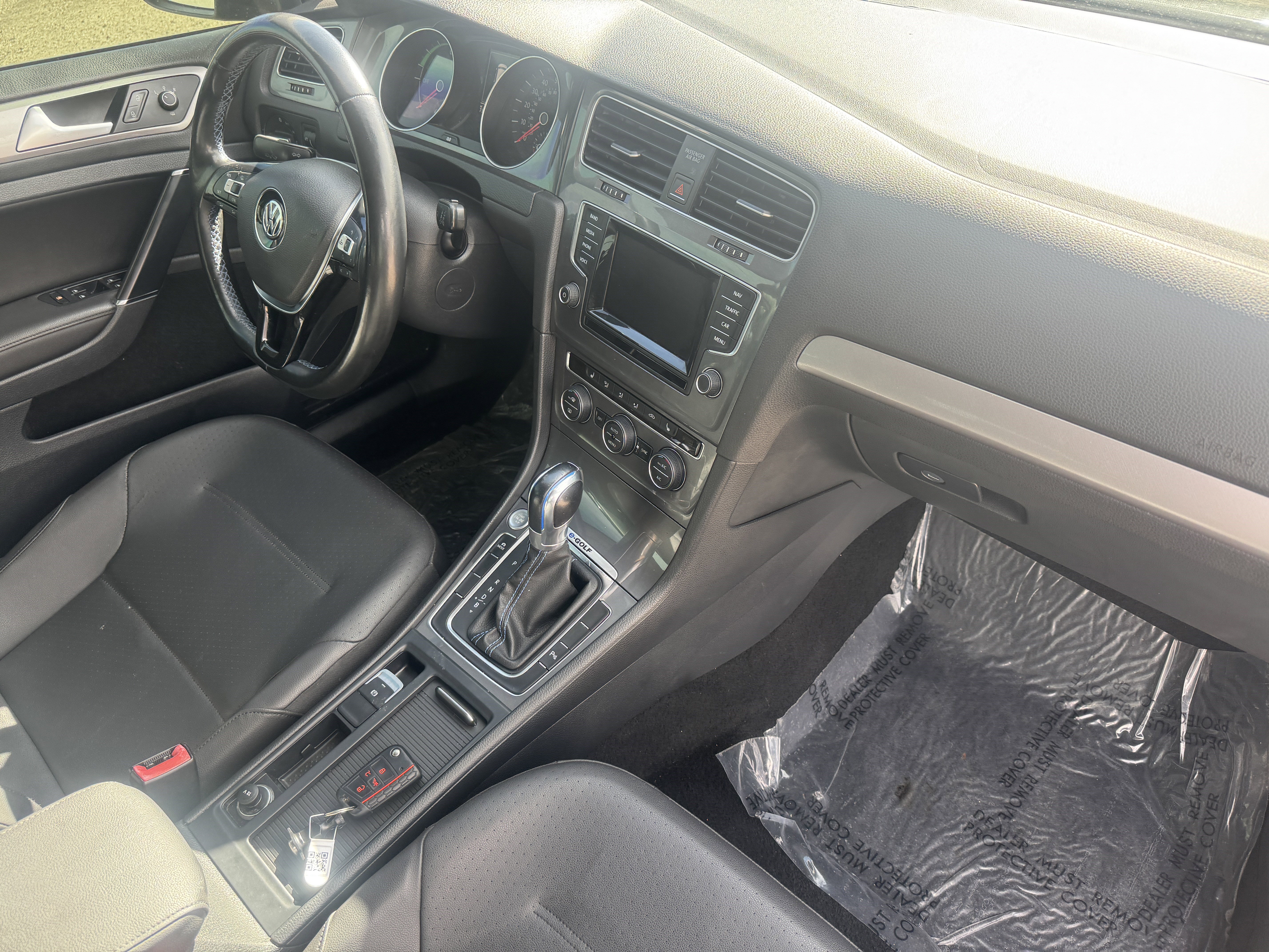 Used 2015 Volkswagen e-Golf SEL Premium image 20