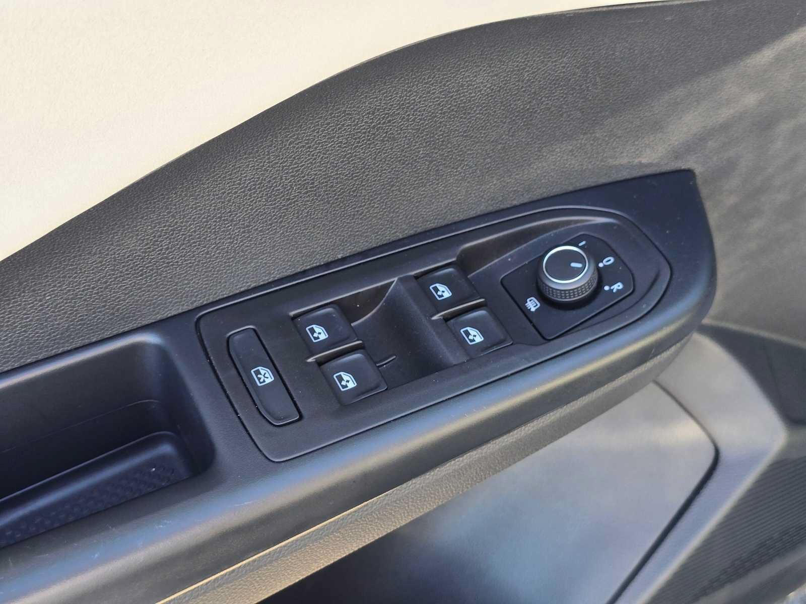 Used 2026 Volkswagen Taos SE AWD/4WD image 19