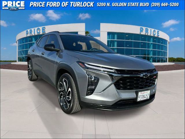 Used 2025 Chevrolet Trax RS w/ Sunroof Package FWD image 3
