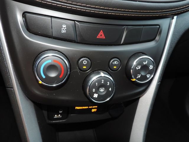 Used 2022 Chevrolet Trax LT w/ LT Convenience Package image 24