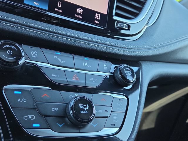 Used 2025 Chrysler Pacifica Limited FWD image 15
