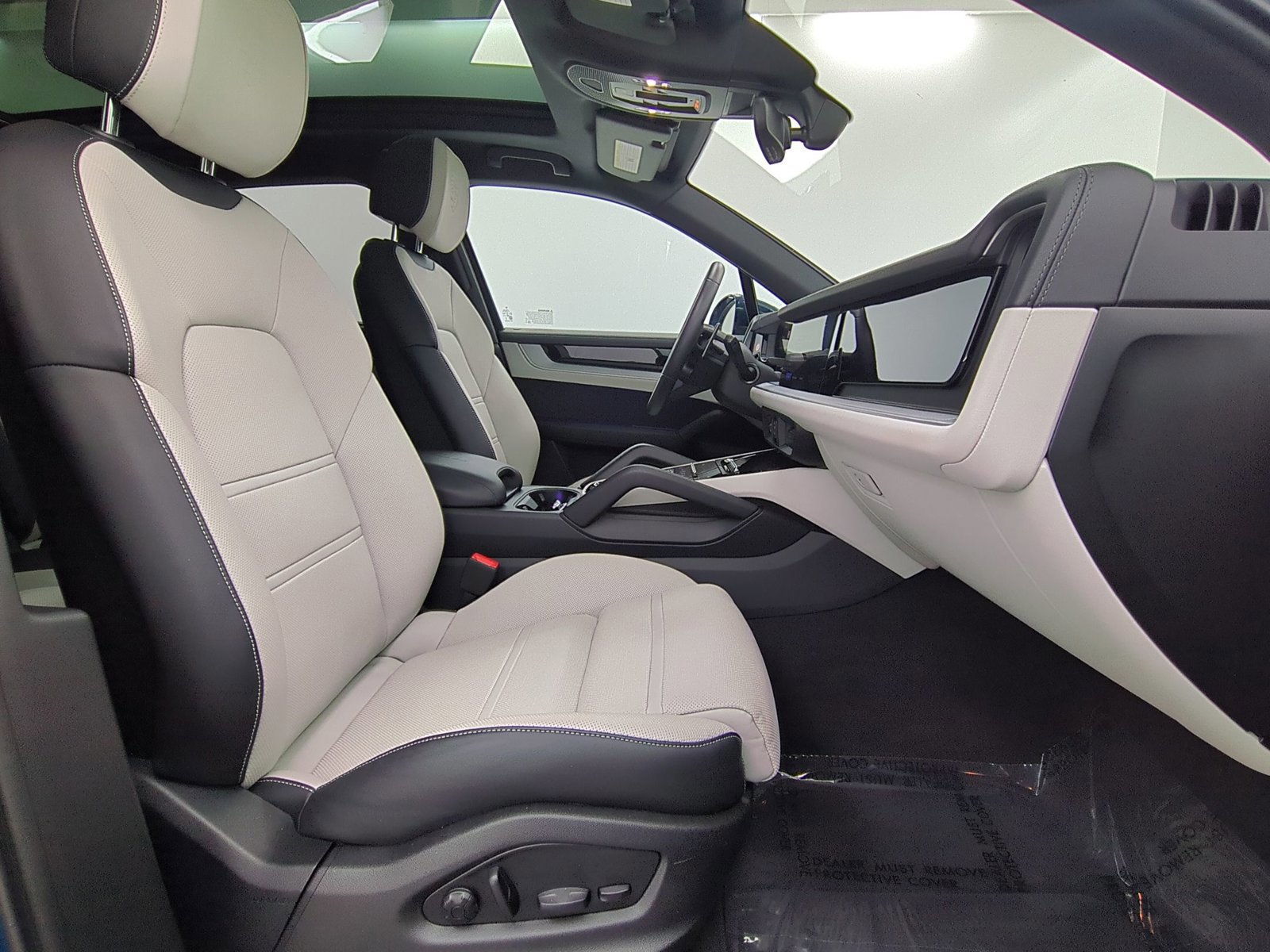 Certified 2025 Porsche Cayenne AWD/4WD image 25