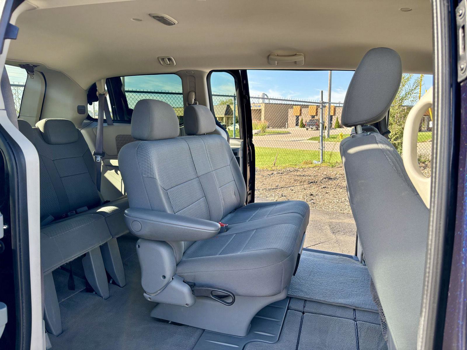 Used 2010 Dodge Grand Caravan SE image 8