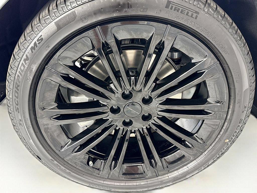 New 2026 Land Rover Range Rover Long Wheelbase SE AWD/4WD image 32