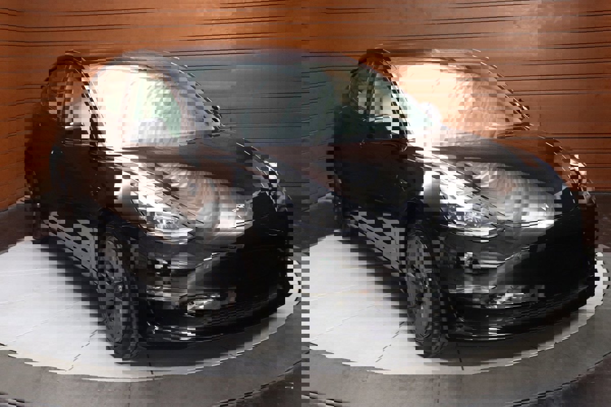 Used 2023 Tesla Model 3 Standard Range image 74