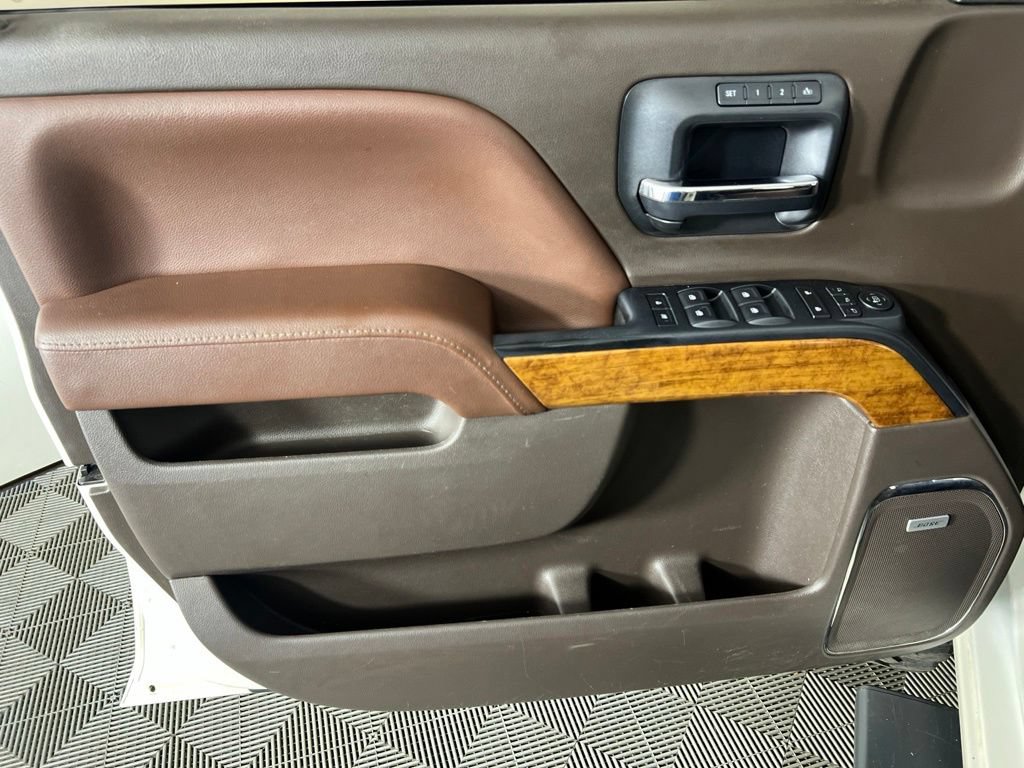 Used 2015 Chevrolet Silverado 1500 High Country w/ High Country Premium Package AWD/4WD image 16