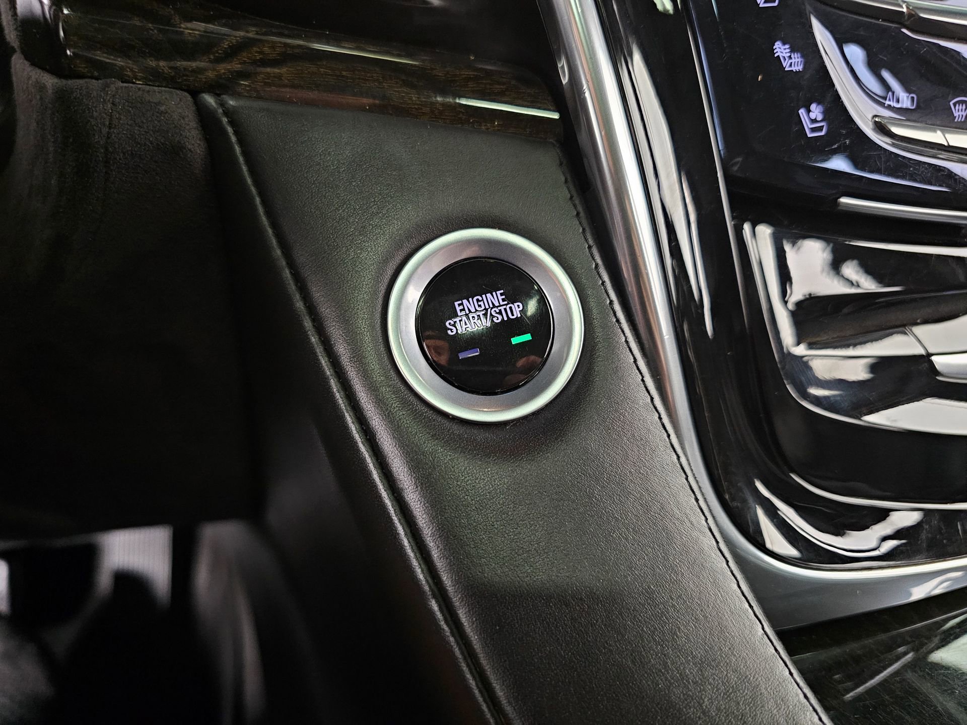 Used 2016 Cadillac Escalade ESV Platinum AWD/4WD image 44