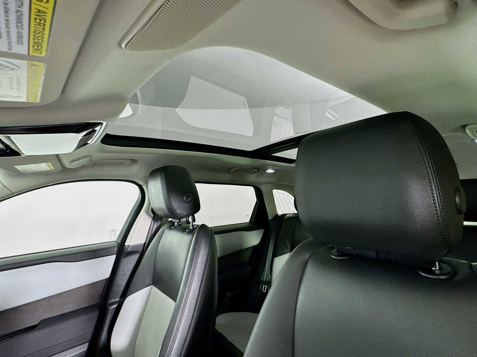 Used 2025 Land Rover Range Rover Velar Dynamic SE image 13