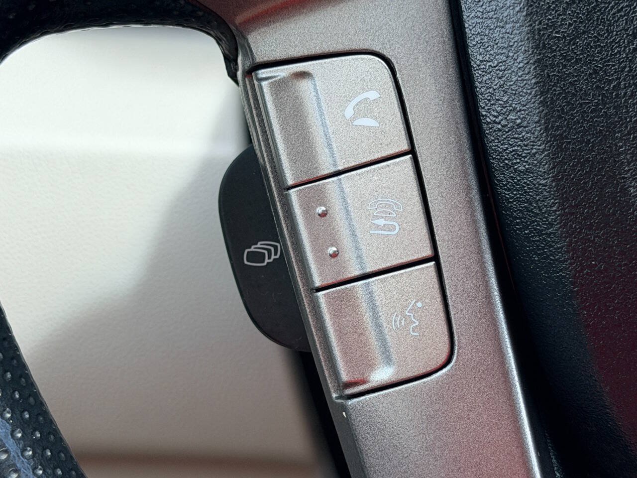 Used 2015 Honda Odyssey LX image 32