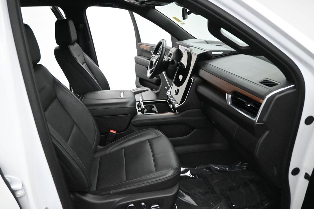 Used 2025 GMC Yukon XL Denali AWD/4WD image 23