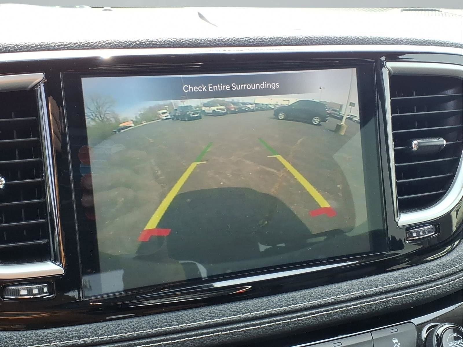 Used 2023 Chrysler Pacifica Touring-L image 8