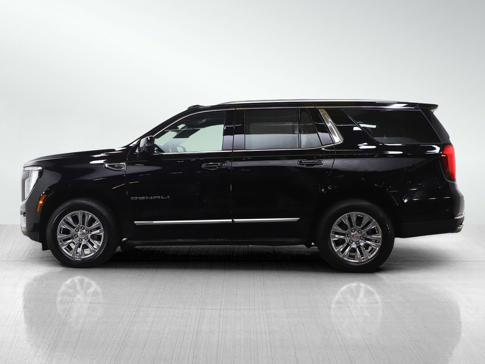 Used 2025 GMC Yukon Denali AWD/4WD image 2