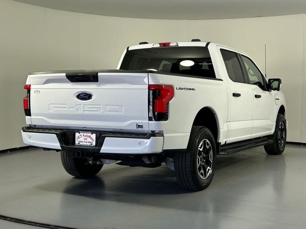 Used 2022 Ford F150 Lightning XLT image 7