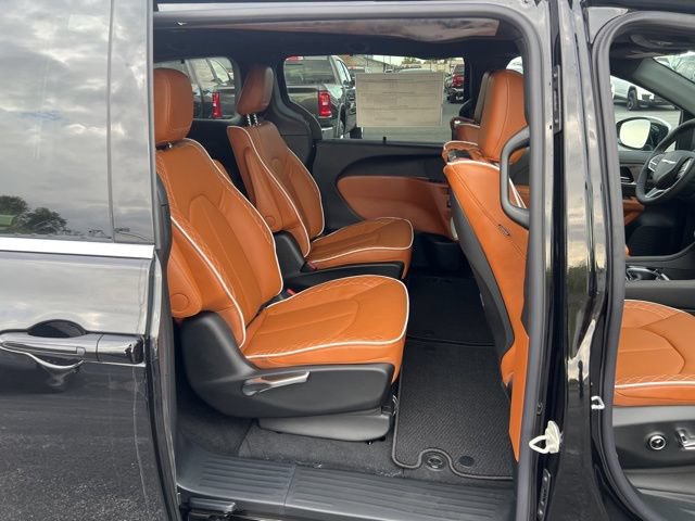 New 2026 Chrysler Pacifica Pinnacle FWD image 13