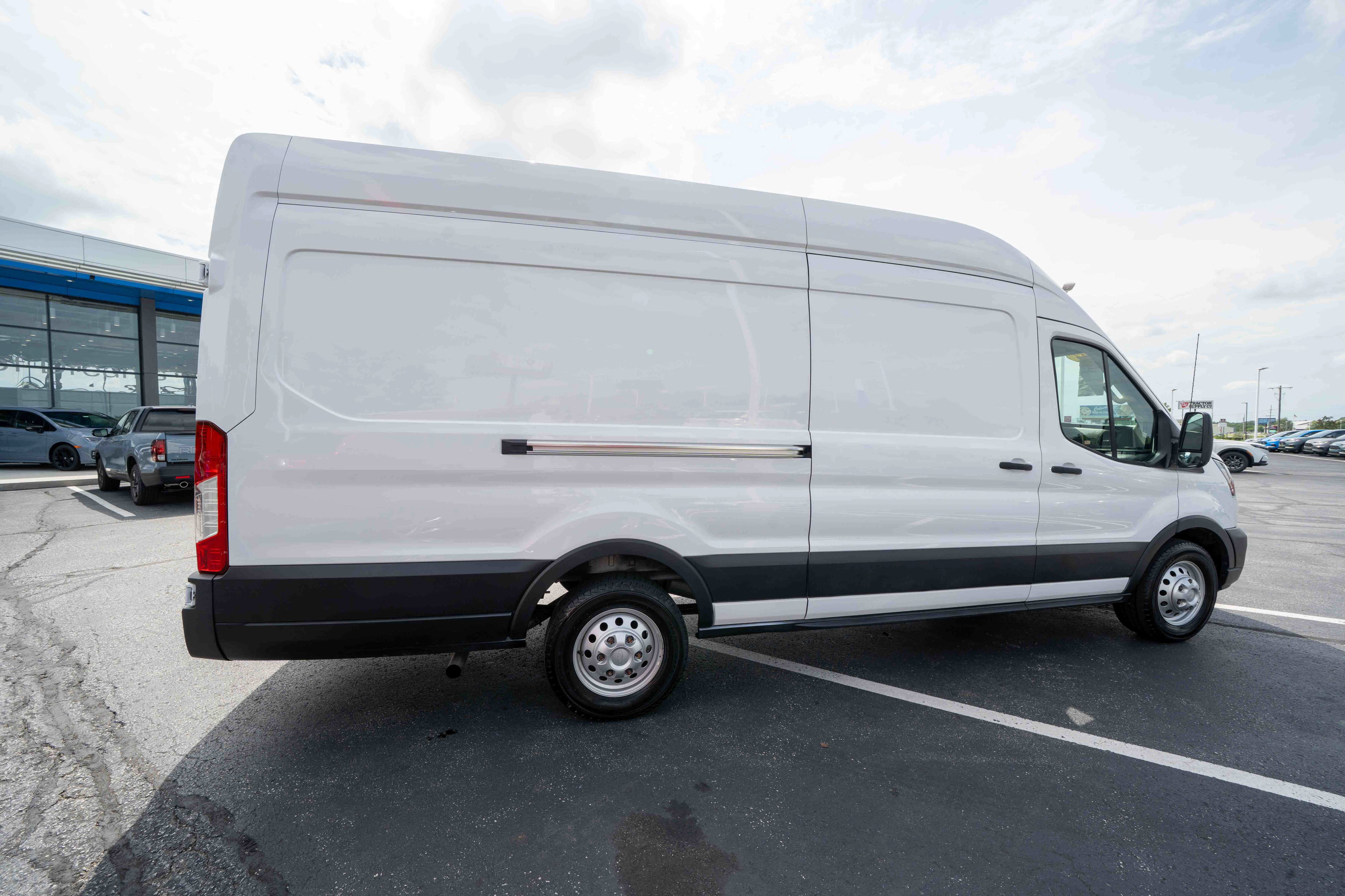 Used 2023 Ford Transit 250 148 High Roof Extended AWD image 6