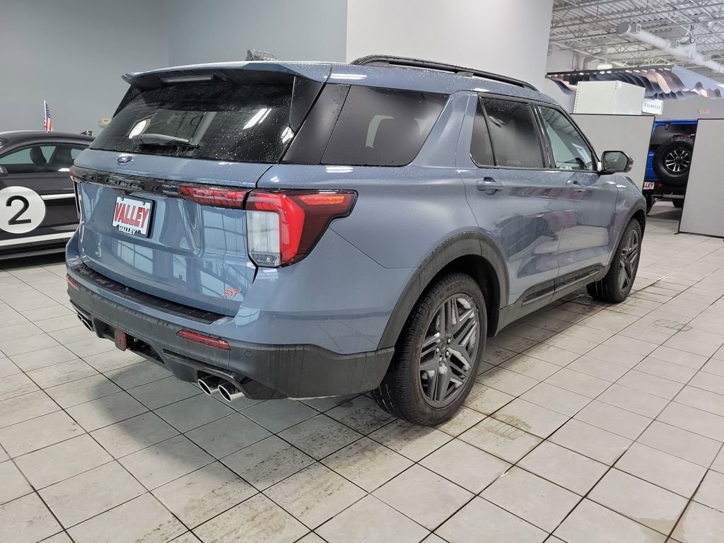Used 2025 Ford Explorer ST image 7