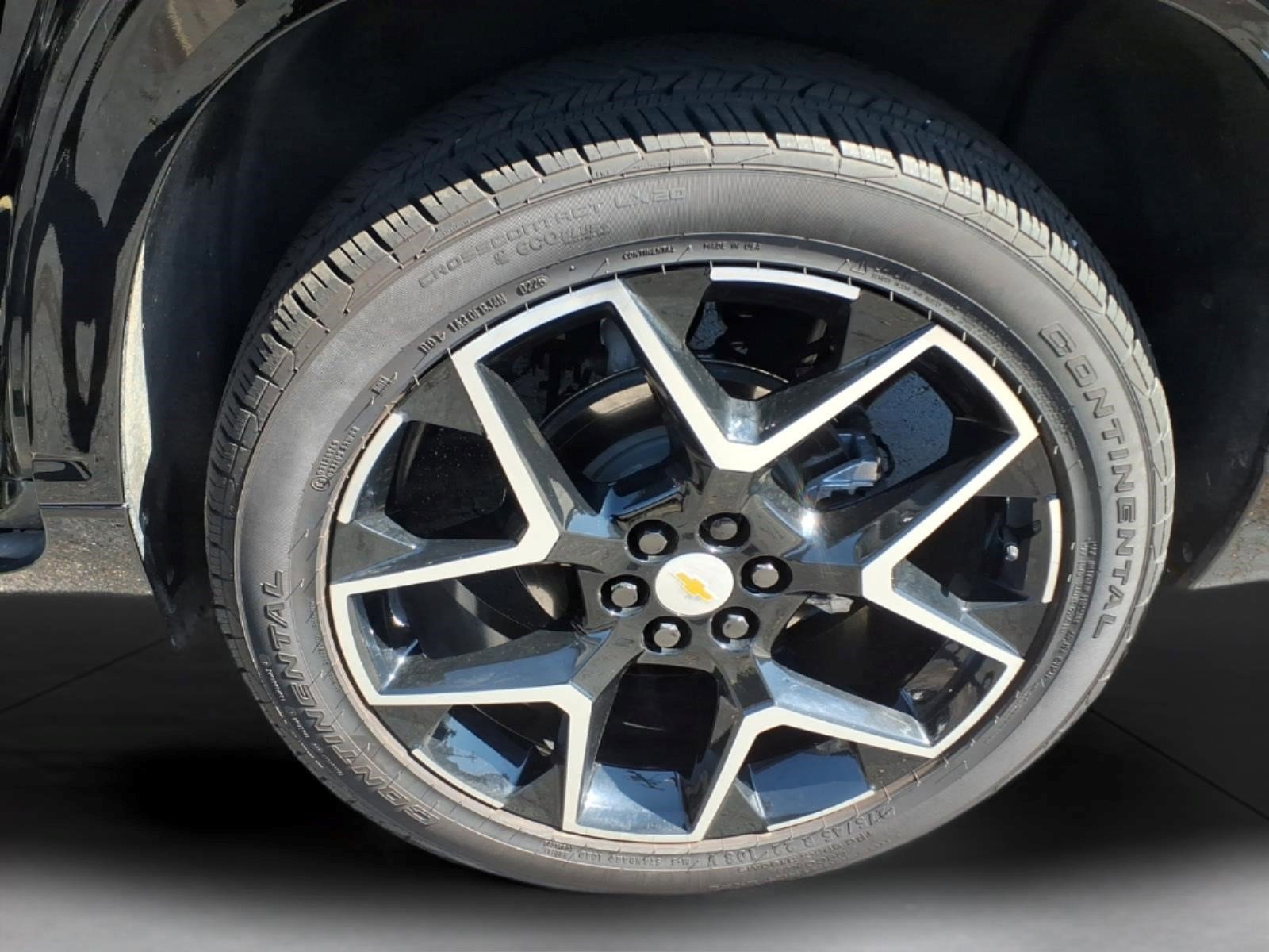 Used 2025 Chevrolet Traverse High Country w/ LPO, Floor Liner Package AWD/4WD image 15