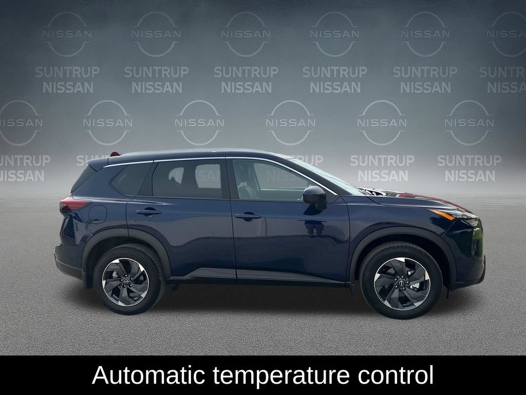 Used 2025 Nissan Rogue SV w/ SV Premium Package FWD image 8