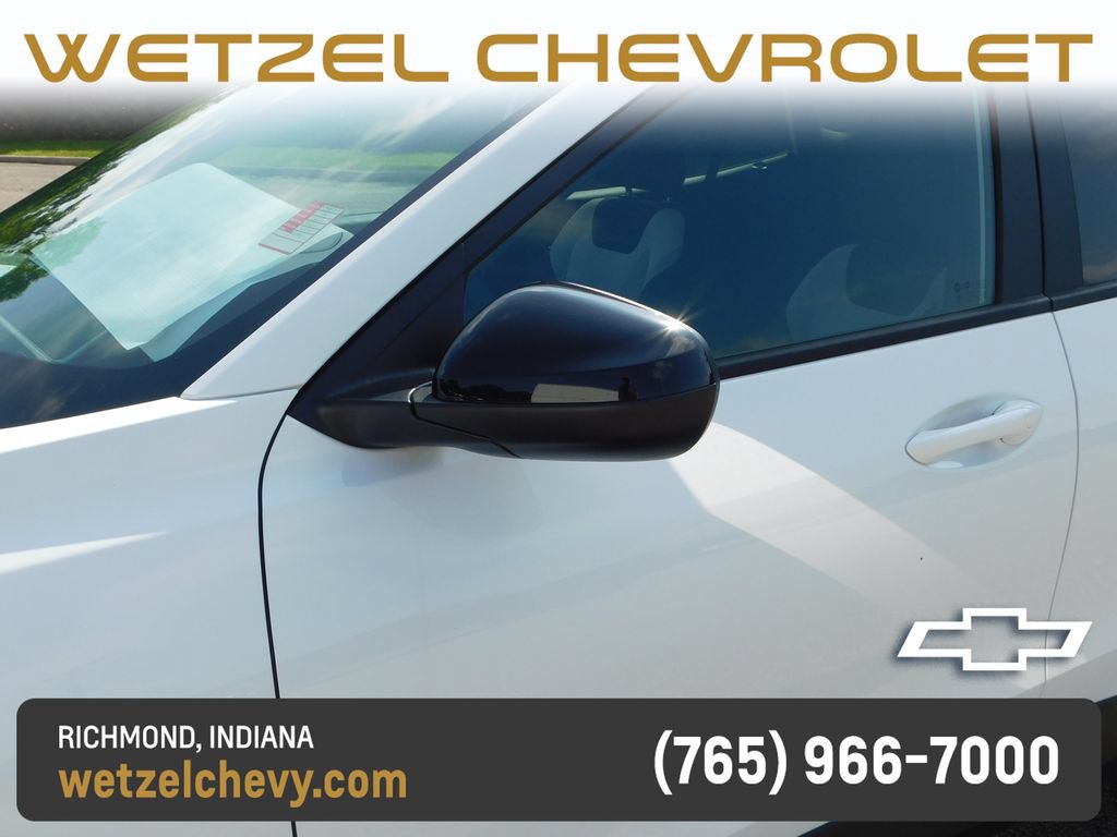 Used 2024 Chevrolet Trax RS FWD image 11