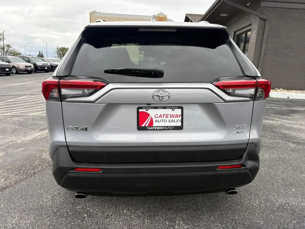 Used 2019 Toyota RAV4 XLE w/ Convenience Package AWD/4WD image 4