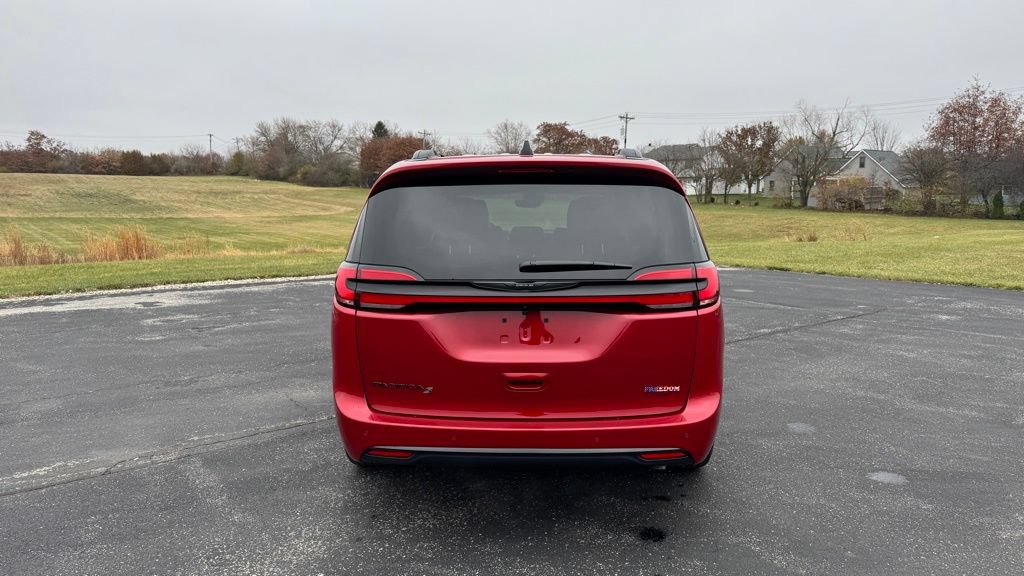 New 2026 Chrysler Pacifica Select w/ S Appearance Package FWD image 6